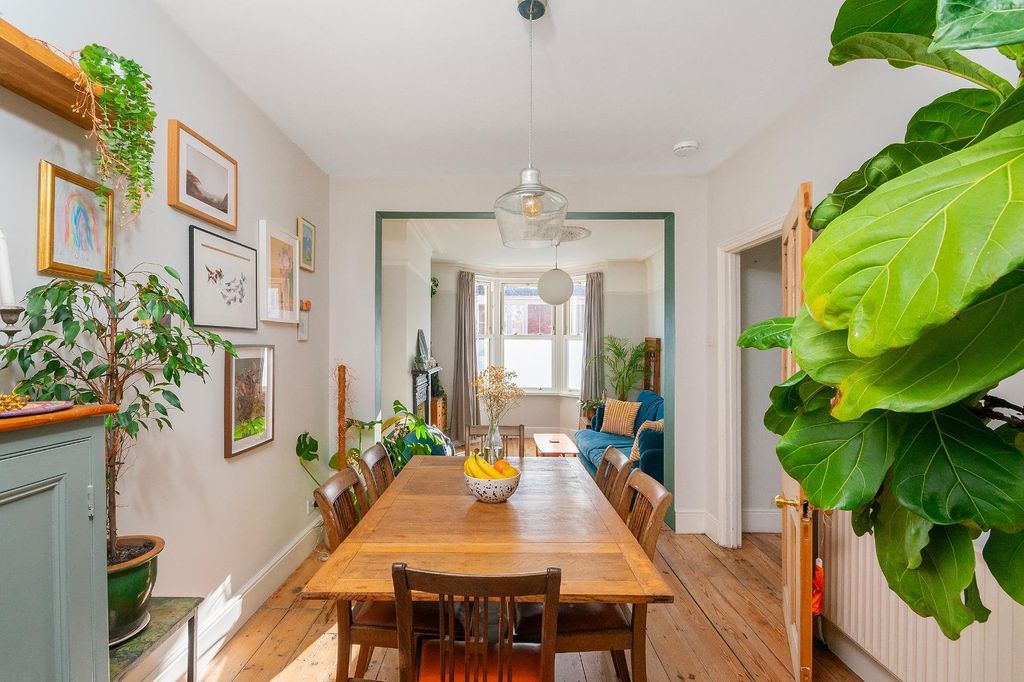 Property photo 3 of 41 1C6R1Wh - Dining Room D.Jpg