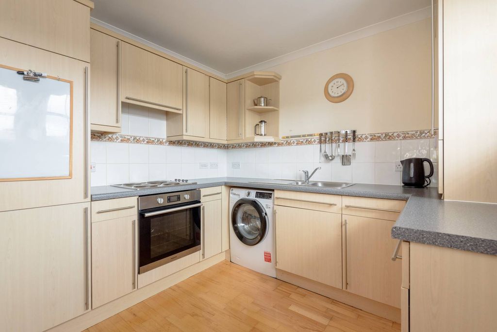 Additional image 6 of 3 bed flat for sale23 Royal Apartments, 1 Station Road, North Berwick EH39