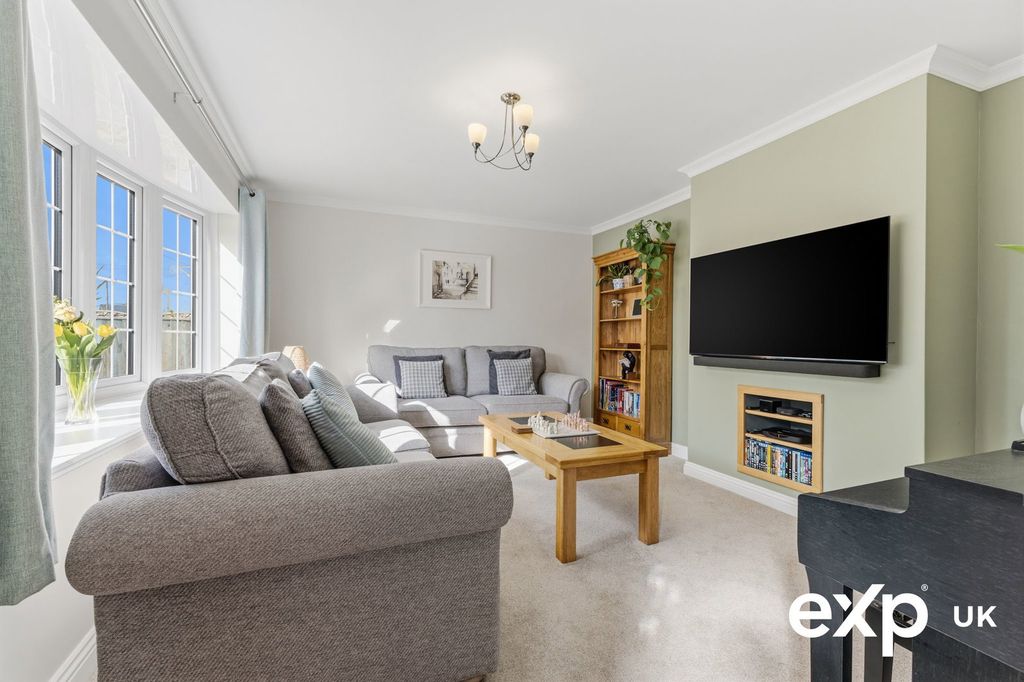 Property photo 3 of 33