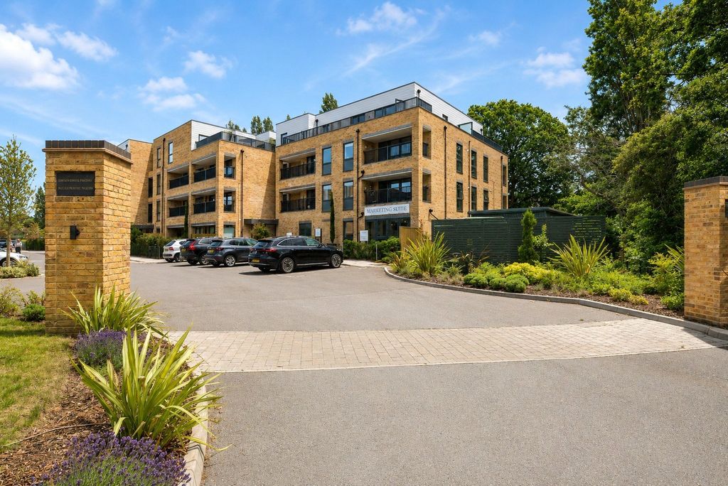 2 bed flat for saleOaklands House, 2 Littleworth Road, Esher KT10