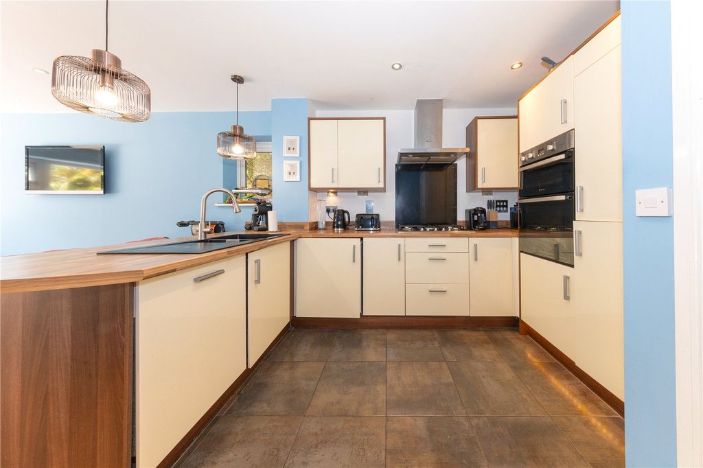 Property photo 2 of 17 Kitchen