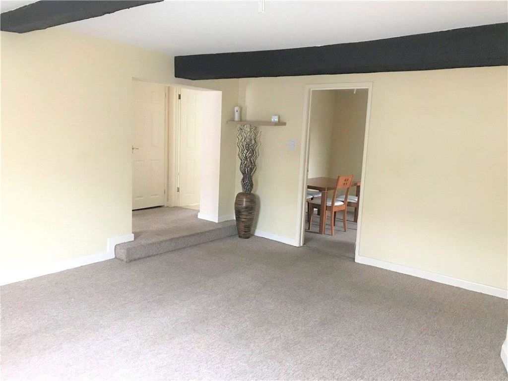 Property photo 3 of 11 Living Room