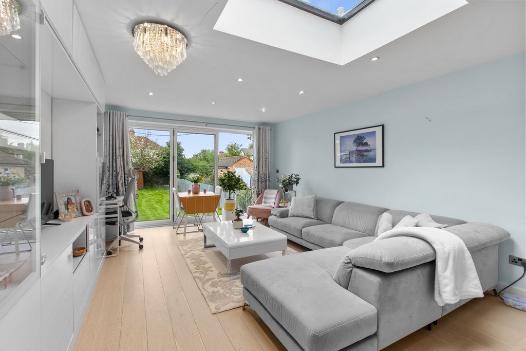 Property photo 2 of 25