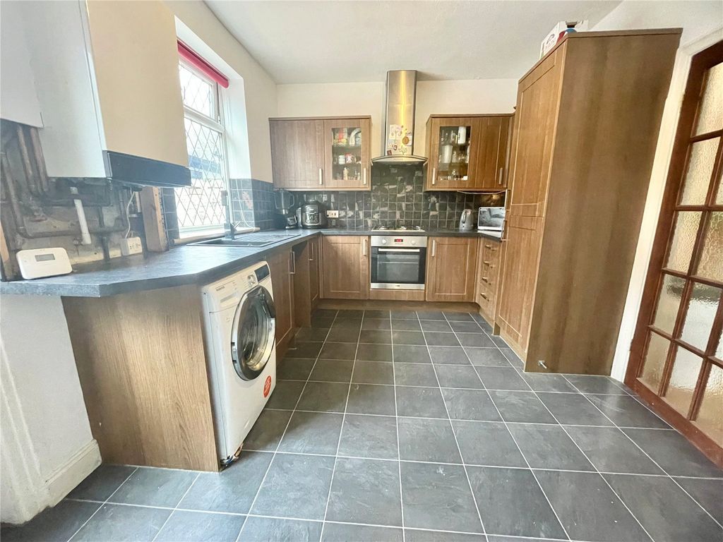 Property photo 3 of 15 Dining Kitchen