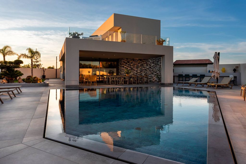 Property photo 1 of 39