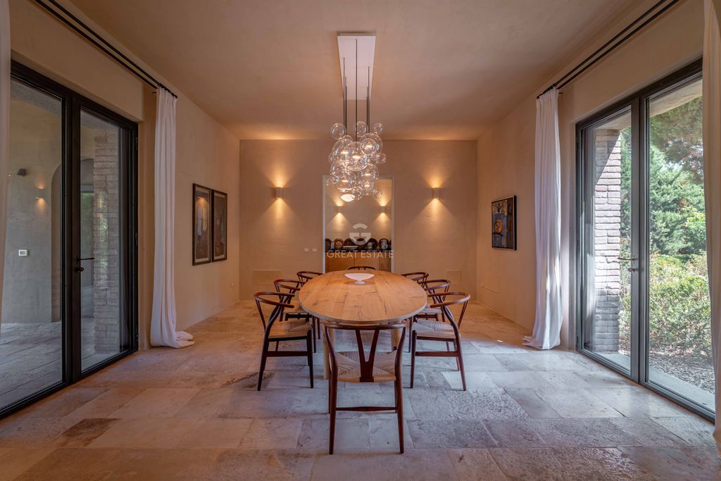 Property photo 2 of 59 Interiors