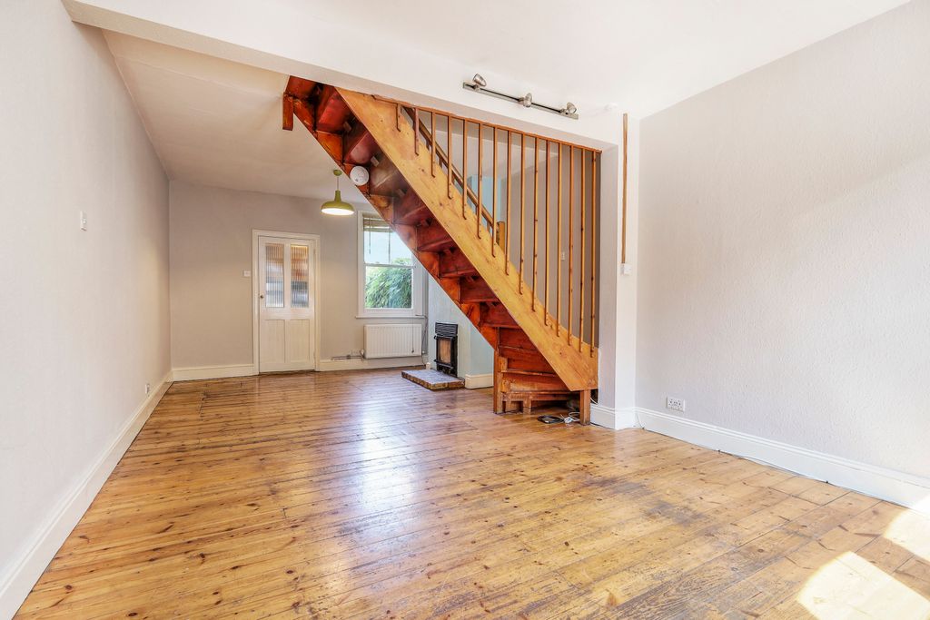 Property photo 2 of 15 Tlc_A628c6B3-0673-40c7-B2F4-7Bda28c016Bd_4198c0B