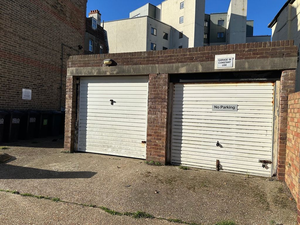 Property photo 1 of 2