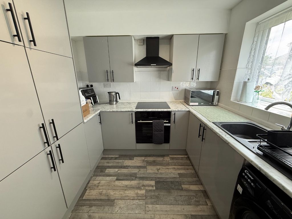 Property photo 2 of 8 5269631