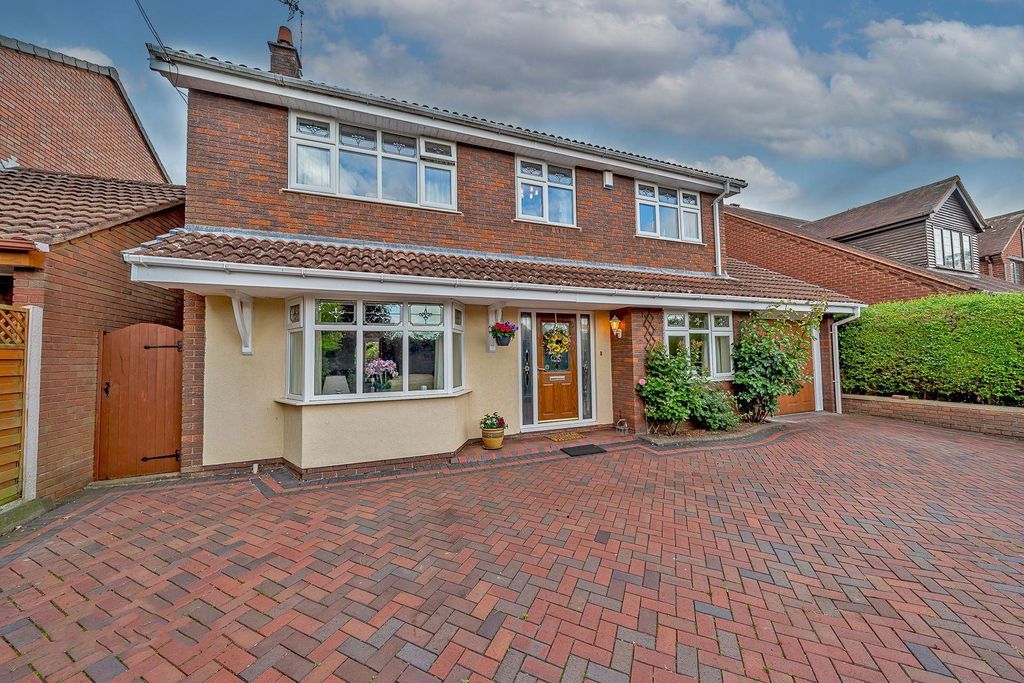 Property photo 2 of 31