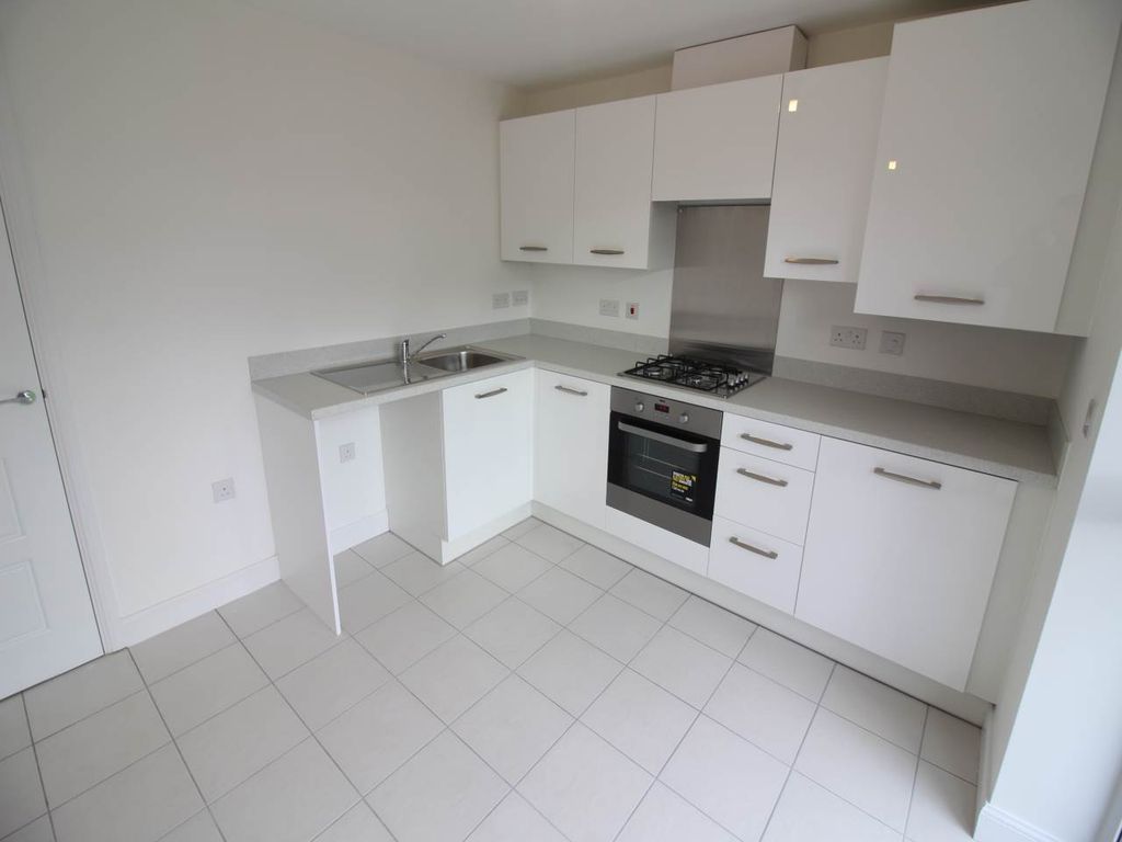 Property photo 3 of 9 Kitchen