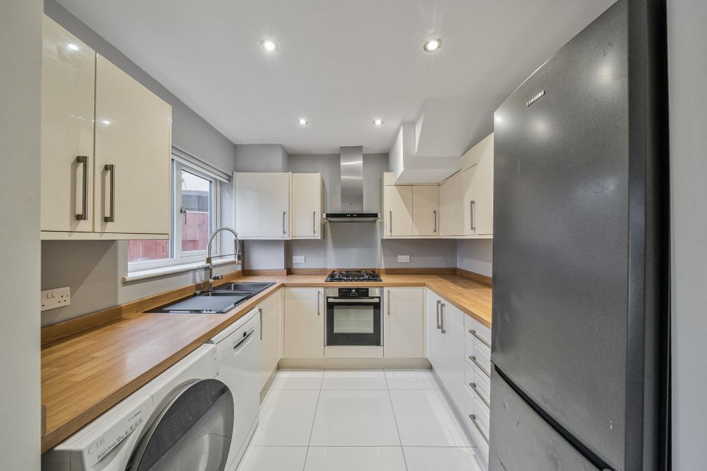 Property photo 3 of 21