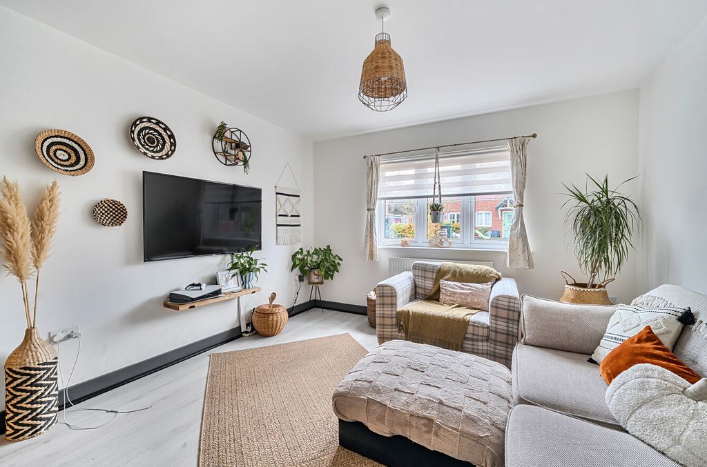 Property photo 2 of 13 1374970-17-690B44...