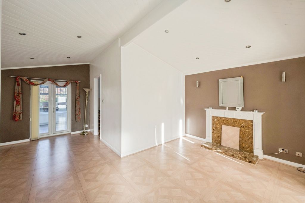 Property photo 2 of 16 Lounge/Dining Room