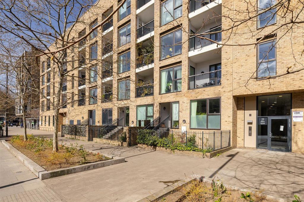 Property photo 2 of 20 Atkins Square, E8