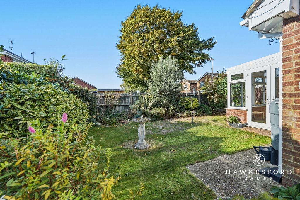Property photo 2 of 17 Kestrel Close, Sittingbourne - Garden