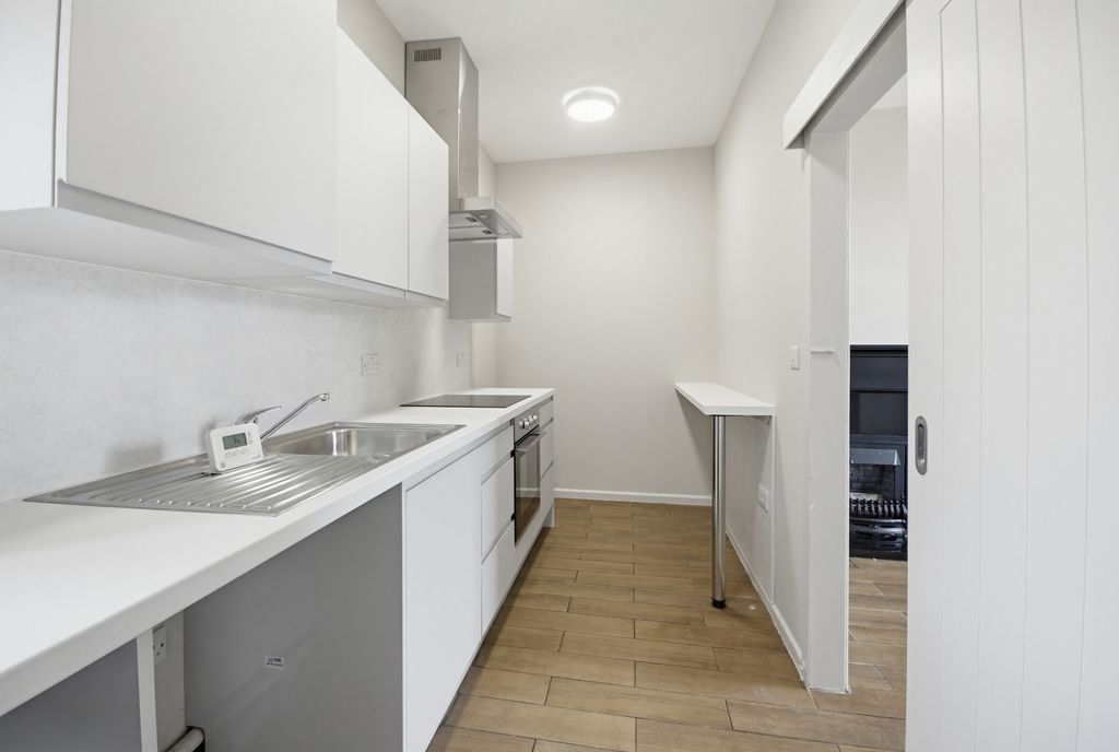 Property photo 3 of 19 Dsc03611