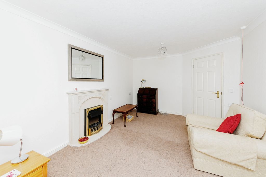 Property photo 3 of 10 Living Room
