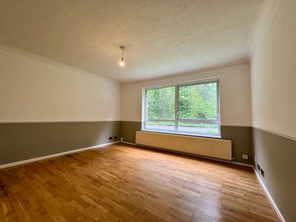 Property photo 3 of 8 Lounge Dining