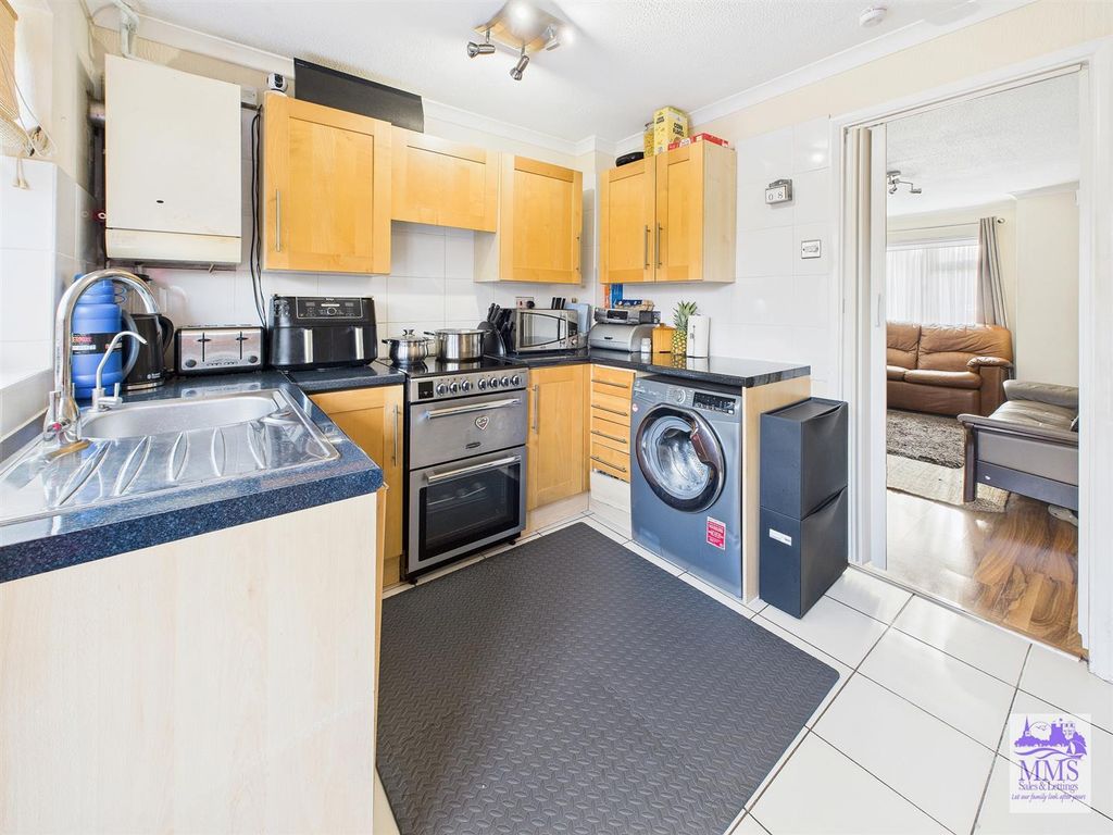 Property photo 2 of 23 Cam04098G0-Pr0152-Still015.Jpg