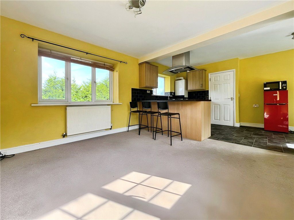 Property photo 3 of 10 Kitchen/Living Room