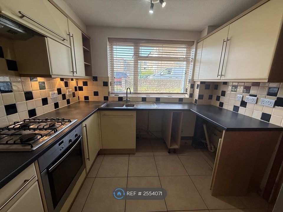 Property photo 1 of 8 Kitchen