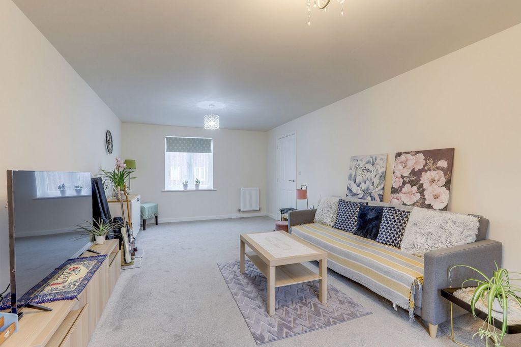 Property photo 2 of 28