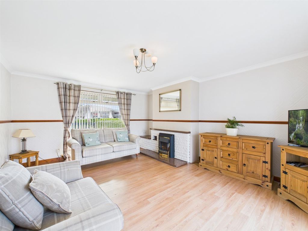 Property photo 3 of 28 Lounge