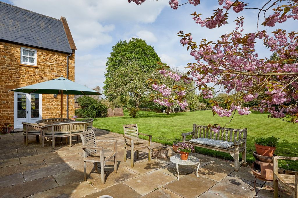 Property photo 3 of 14 Garden