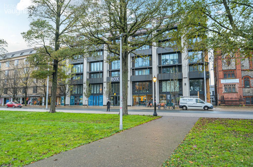 Property photo 2 of 8 2Df01650-0447-4E2...