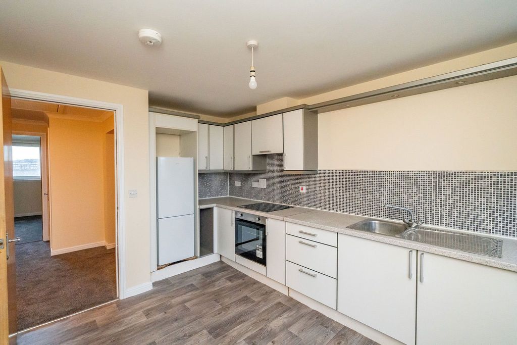 Property photo 3 of 20 Kitchen2