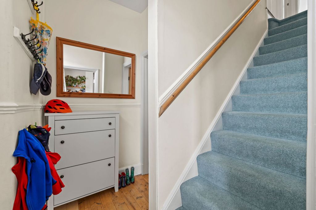 Property photo 2 of 25