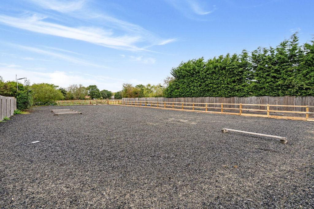 Property photo 2 of 21 Arena