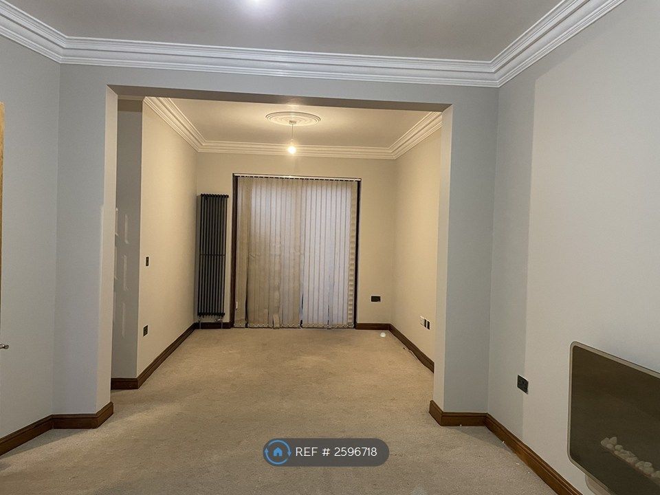 Property photo 1 of 14 Living Room