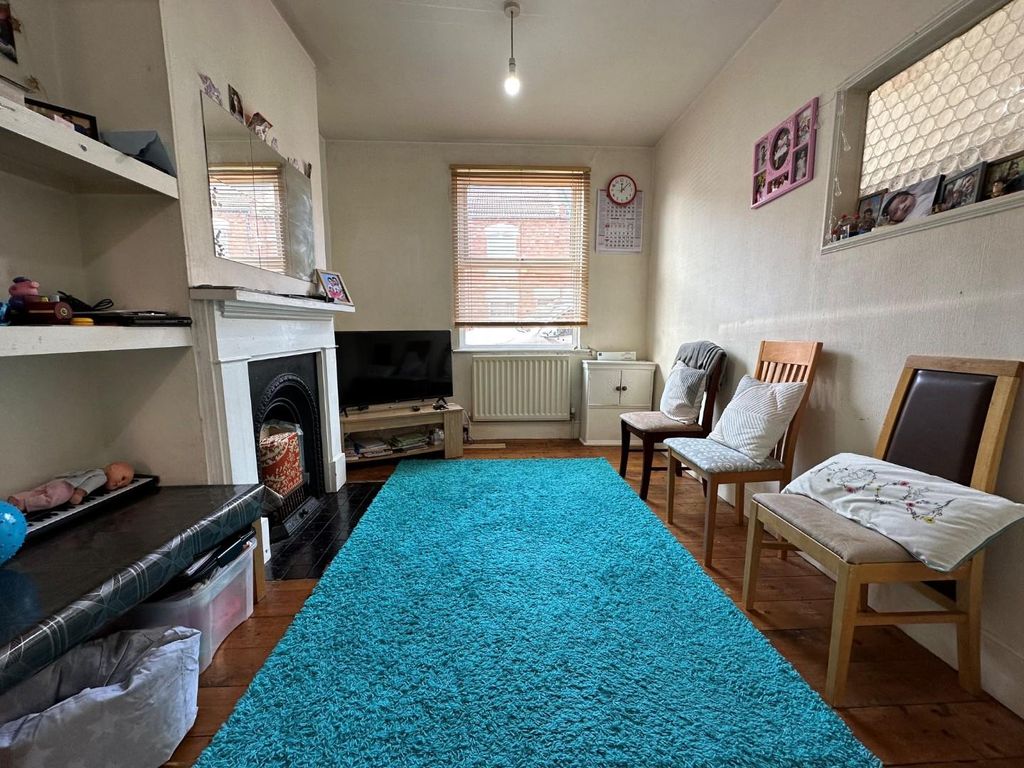 Property photo 2 of 8 20 Melville 7.Jpg