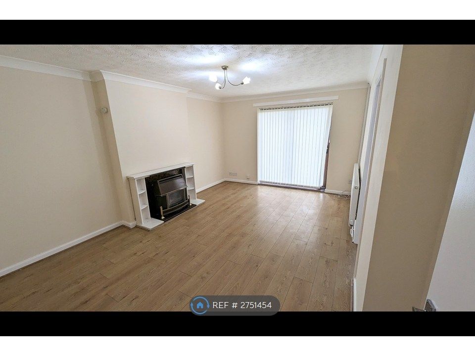 Property photo 3 of 9 Lounge