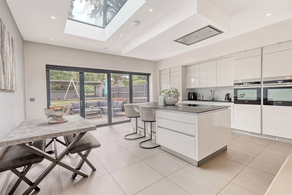 Property photo 2 of 28 Kitchen/Dining Room