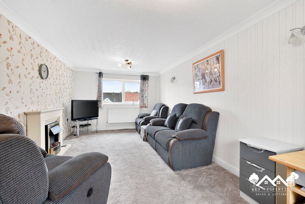 Property photo 2 of 27