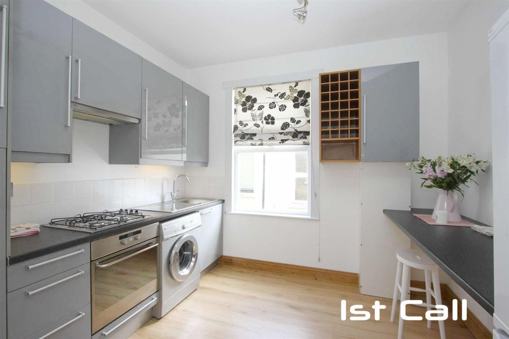 Property photo 3 of 5 Kitchen