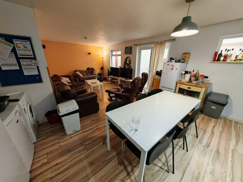 Property photo 2 of 13 Spacious Open-Plan Living And Dining Area...