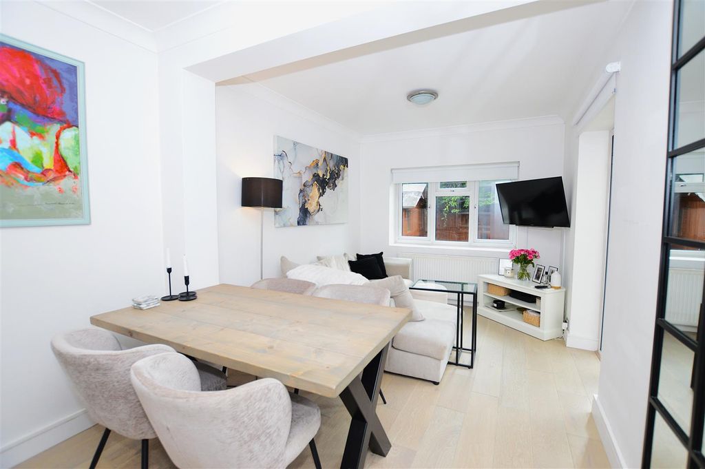 Property photo 2 of 11 93 Kneller Road, New Living Room.Jpg