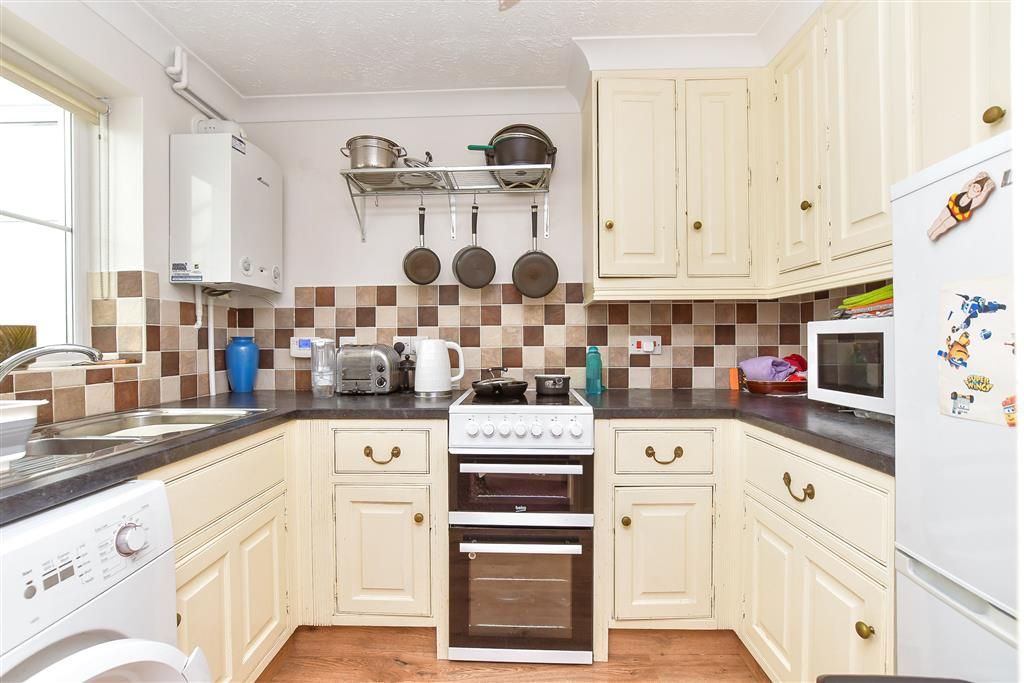 Property photo 3 of 12 Kitchen