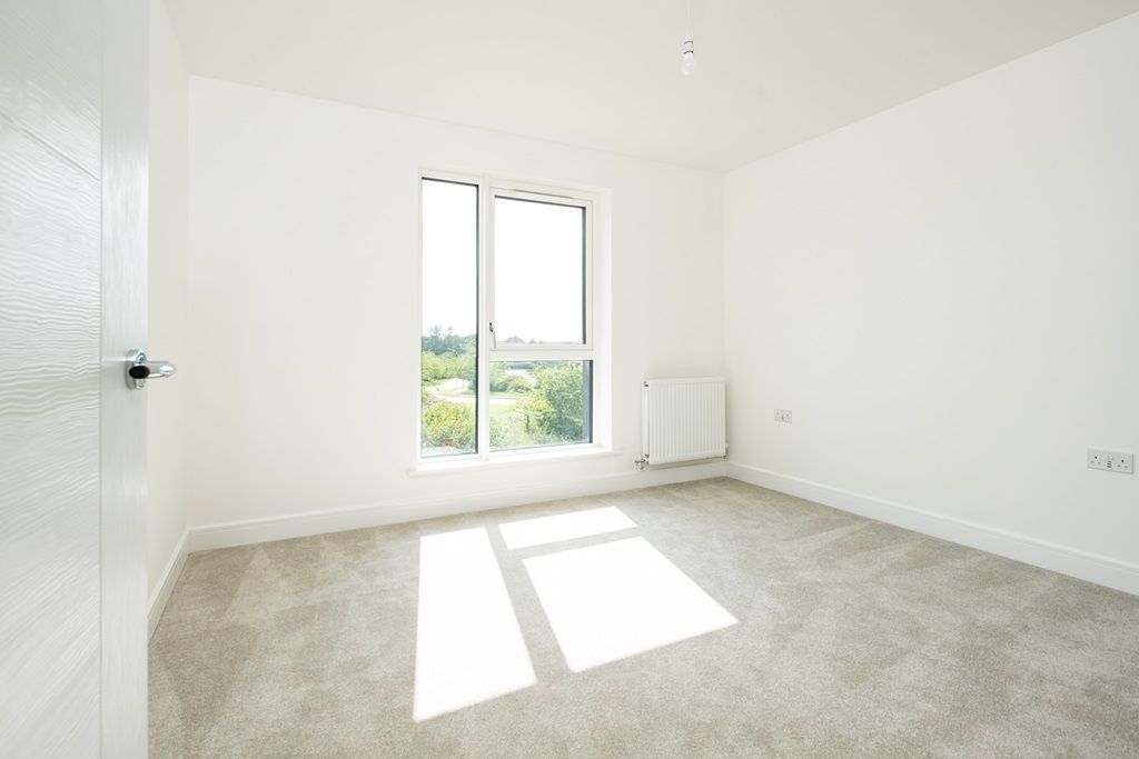 Property photo 3 of 8 A Bright Bedroom To Furnish As You Please