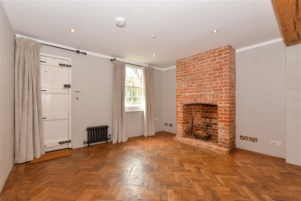 Property photo 3 of 16 Lounge