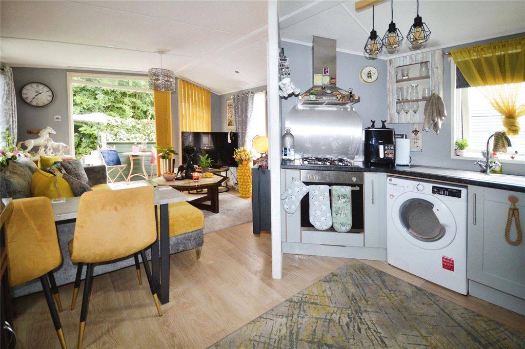 Property photo 2 of 14 Kitchen/Dining Area