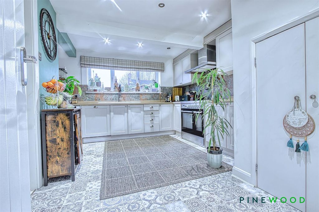 Property photo 2 of 27 Kitchen Diner