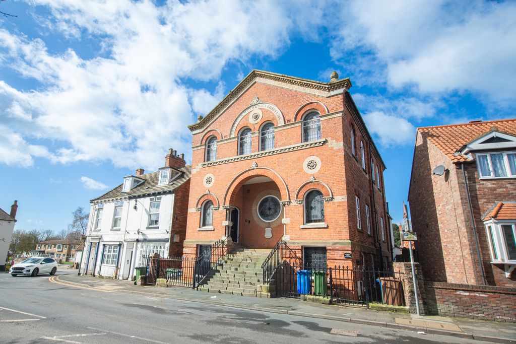 Property photo 1 of 12