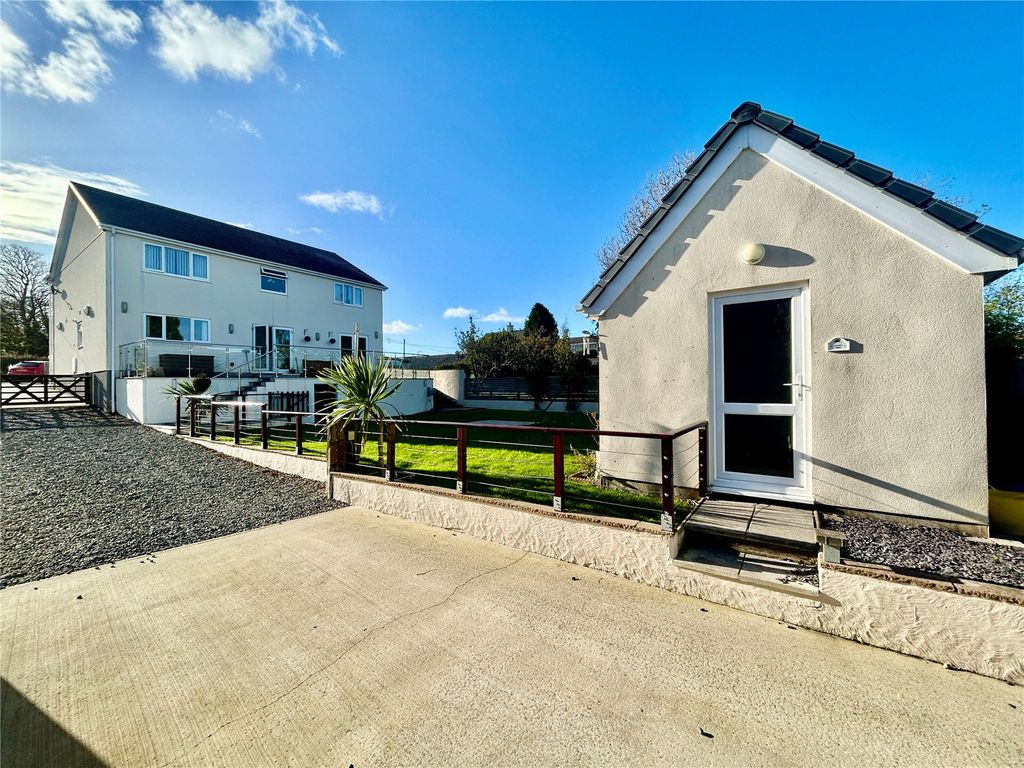 Property photo 2 of 42 Picture No. 02