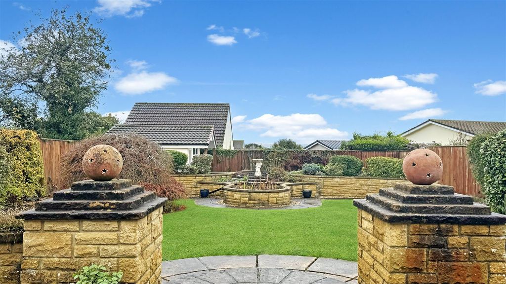 Property photo 2 of 22 Garden 2-2.Jpg