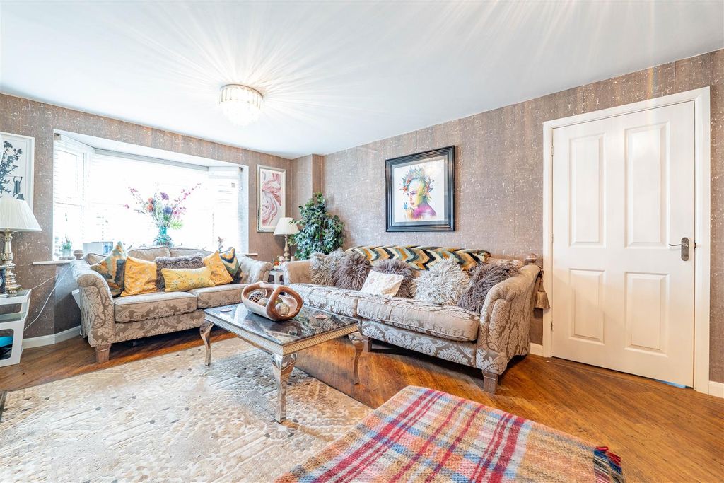 Property photo 2 of 38 Lounge